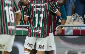 Com vitória contra o São Paulo, o Fluminense se mantém na briga pela liderança do Brasileirão