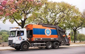 Comlurb recolhe 198,5 toneladas de resíduos no segundo dia dos desfiles do Sambódromo
