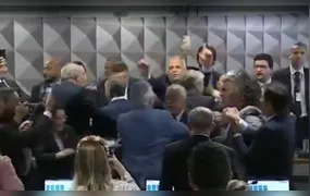 Confusão marca CPI do INSS, que aprovou quebra de sigilo bancário do filho do Lula