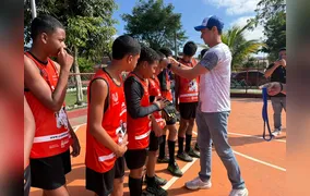 Craque do Amanhã celebra 14 anos com visita especial de PH Ganso à unidade de Barra Mansa