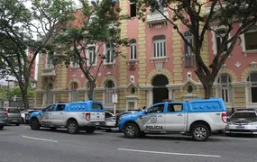 Adolescente invade shopping no Centro de Niterói e é apreendido