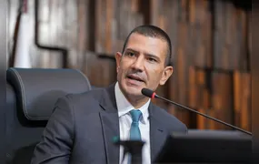 Douglas Ruas é eleito presidente da Alerj e assume como governador interino do Estado