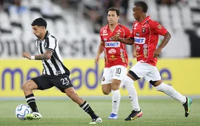 Em jogo de altos e baixos, Botafogo empata em 1 a 1 com Caracas no Maracanã