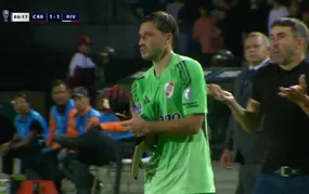Emprestado pelo Flamengo, Matías Viña vira goleiro em partida pelo River Plate