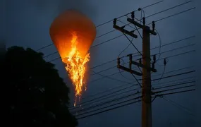 Enel Rio registra aumento de 87% no número de clientes impactados por queda de balões na rede elétrica