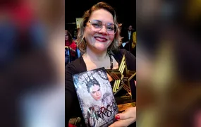 Escritora e jornalista premiada lança livro no GAM, em Maricá