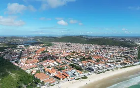 Estudo alerta para avanço da degradação urbana e redução do verde no Peró, joia de Cabo Frio