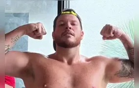 Ferrugem posta foto sem camisa e mostra corpo após perder mais de 45 kg