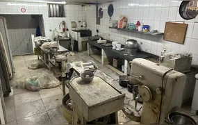 Fiscais encontram mais de 350 kg de alimentos impróprios para consumo em padaria no Rio