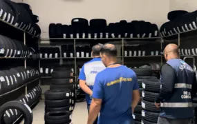 Fiscalização autua loja de pneus por armazenar produtos automotivos de forma irregular