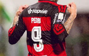Flamengo atropela a Chapecoense e segue perseguindo o Palmeiras no Brasileiro