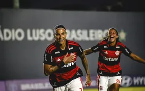 Flamengo derrota Vitória e fica perto de líderes no BR Feminino