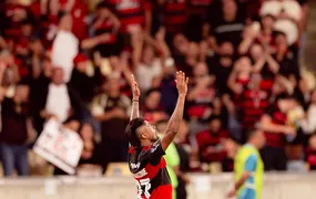 Flamengo desencanta no segundo tempo e vence o Cusco no Maracanã