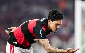 Flamengo vence o Cruzeiro e entra no G4 do Brasileirão