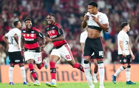 Flamengo vence o Vitória em jogo de ida da Copa do Brasil