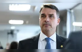 Flávio Bolsonaro pede monitoramento internacional nas eleições do Brasil, em discurso nos EUA