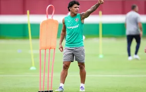 Fluminense renova contrato com promessa da categoria de base do clube até 2029
