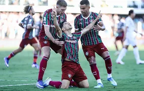 Fluminense vence o Santos na Vila Belmiro e encosta na ponta do Brasileirão