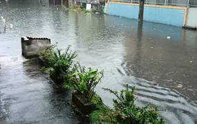 Fortes chuvas causam transtornos no bairro da Trindade, em SG