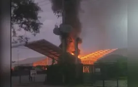 Galpão no Riocentro pega fogo no início da manhã