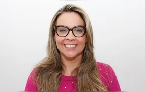 Governador Cláudio Castro nomeia Luciana Calaça como nova Secretária de Educação