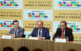 Governo cria subsídio de até R$ 0,89 para segurar preço da gasolina
