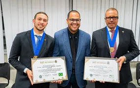 Guilherme Delaroli é homenageado em São Gonçalo e anuncia ajuda milionária para cidades atingidas por chuvas
