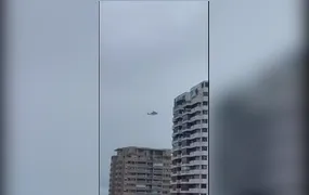 Helicóptero perde altitude e quase cai no mar da Barra da Tijuca; Vídeo