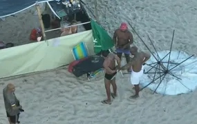 Homem acusado de ser líder do tráfico de drogas de Macaé é preso na Praia de Copacabana