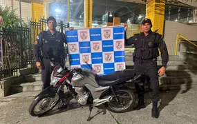 Homem é preso após ser flagrado com moto roubada em Niterói