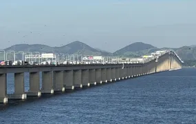 Homem é preso por importunação sexual contra passageira em ônibus na Ponte Rio-Niterói