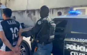 Homem é preso por obrigar filhas a incendiar pertences da mãe na Ilha do Governador