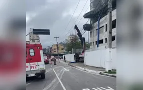 Homem morre eletrocutado durante trabalho com guindaste no Centro de Niterói