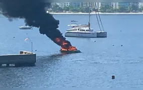 Incêndio atinge embarcação em São Francisco, Niterói