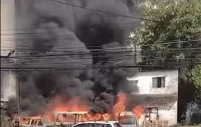 Incêndio em estacionamento no Barreto causa danos a automóveis na região
