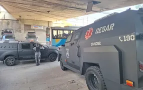 Intenso tiroteio no Complexo do Salgueiro interrompe aulas em escolas municipais de SG