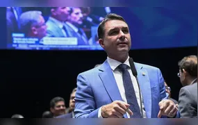 Flávio Bolsonaro diz que teve duas filhas para cuidarem dele na velhice