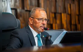 Lei apresentada pelo presidente da Alerj vai obrigar empresas a instalarem pontos de apoio aos entregadores de aplicativos