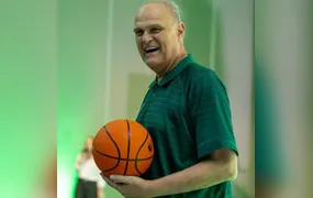 Lenda do basquete, Oscar Schmidt morre em São Paulo