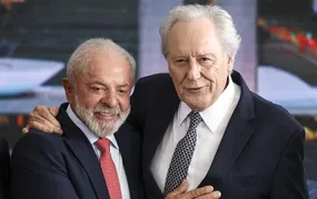 Lewandowski entrega carta de demissão do Ministério da Justiça a Lula