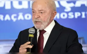 Lula inicia radioterapia após retirada de lesão no couro cabeludo