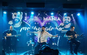 Matheusinho, um dos novos expoentes do pagode, realiza show inédito no estúdio da Rádio Mania