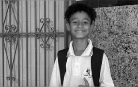 Menino de 9 anos morre em atropelamento envolvendo ônibus e bicicleta elétrica no Complexo do Alemão