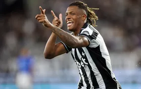 Monitorado por três clubes, Danilo pode deixar o Botafogo este ano