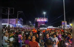 Monobloco arrasta multidão e abre o Ita Folia 2026 com onda de alegria na Avenida 22 de Maio