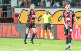 Na estreia de novo técnico, Vasco perde para o Vitória e se mantém no Z-4 do Brasileirão