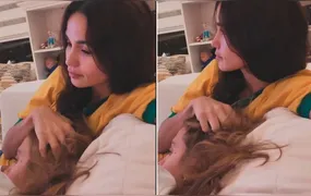 Nanda Costa surge fazendo cafuné em produtora e aumenta rumores sobre possível affair