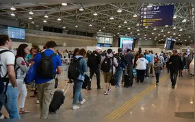 Neblina fecha aeroportos do Rio e provoca cancelamentos e desvios de voos