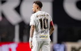 Neymar reclama de cartão e critica arbitragem: 'acordou meio de Chico'