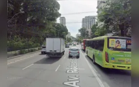 Ônibus é alvo de apedrejamento em Icaraí e assustam passageiros
